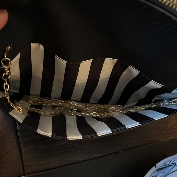 Clutch with chain strap NEW - Picture 6 of 9